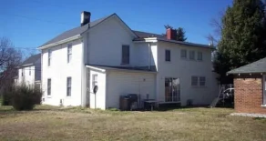 Gorgeous, recently remodeled single family home! 5/6 bedrooms, 2 full bathrooms! $2,015/mo AVAILABLE IN EARLY JUNE!